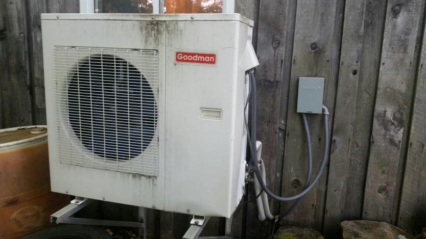 The original side-discharge heat pump, installed in 2008 in St-Colomban
